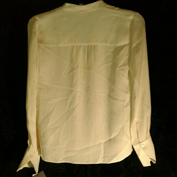 Carlisle Collection v neck blouse - Picture 2 of 4